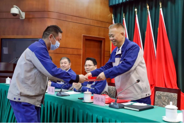 團(tuán)結(jié)奮進(jìn)啟新程 篤定前行向未來(lái)——安彩高科召開2023年度工作暨黨建工作會(huì)議